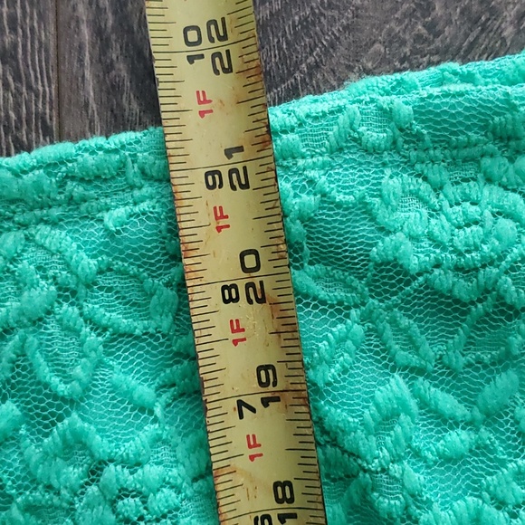 💚 Green Lace Material Girl Romper - Small Strapless with Pockets and Straps - Picture 8 of 10